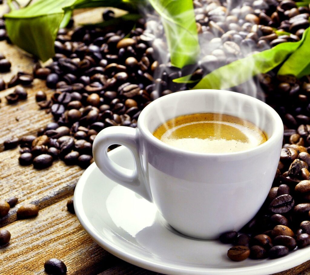 Prepare-se para sentir novas emoções com o café em grãos, uma vez que o grande diferencial é você mesmo preparar sua bebida com a moagem dos grãos de café.